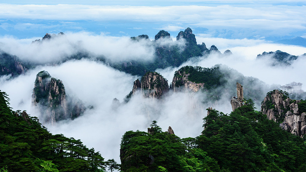 Huangshan, Anhui: Where Clouds Float Beneath Your Feet