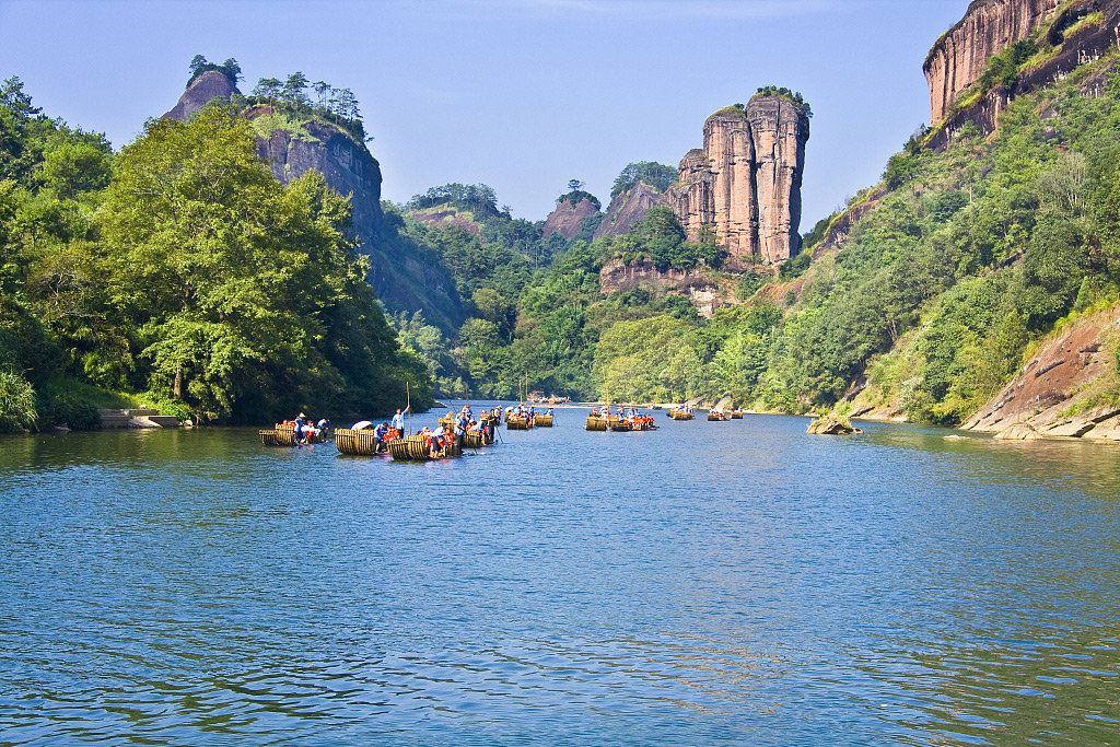 Wuyishan, Fujian: Bamboo Rafts, Tea Leaves, and Misty Kung Fu