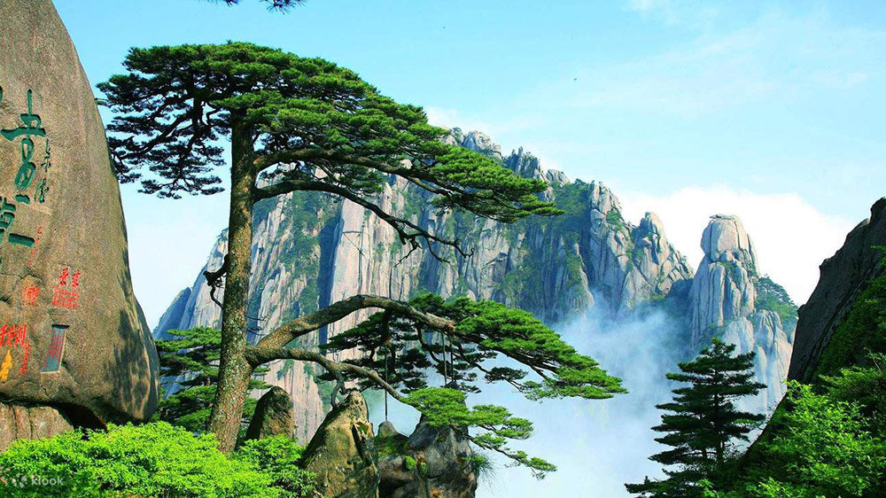 Huangshan: Misty Peaks and Floating Pines