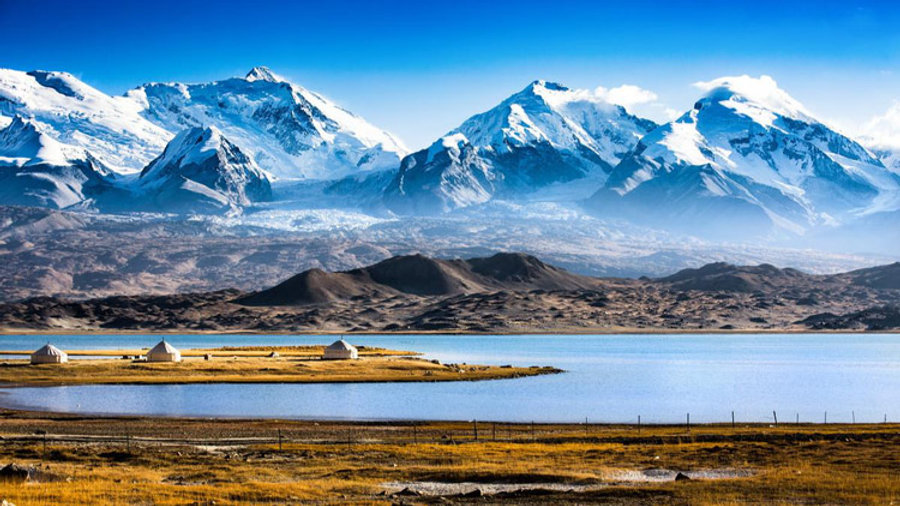 Karakul Lake