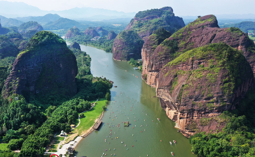 Jiangxi’s Longhu Mountain: Taoist Legends, Cliffside Mysteries, and Rafts on a Red River
