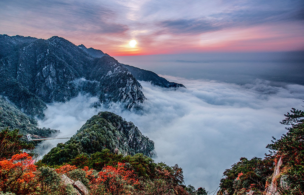 Lushan Mountain (庐山)