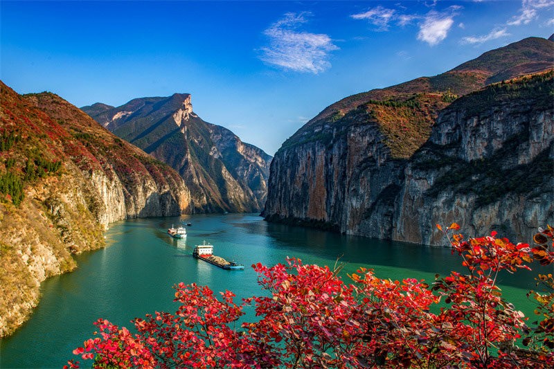 Three Gorges of the Yangtze River: Exploring the Beauty and History of China’s Majestic Waterway