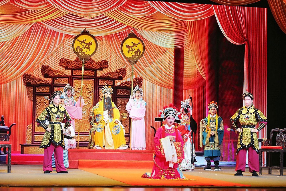 The Melodic Charm of Huangmei Opera: A Journey Through History, Art, and Culture