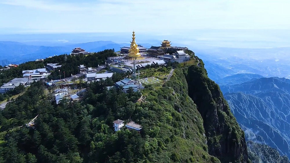 Emei Mountain: A Symphony of Spirituality, Martial Arts, and Scenic Grandeur